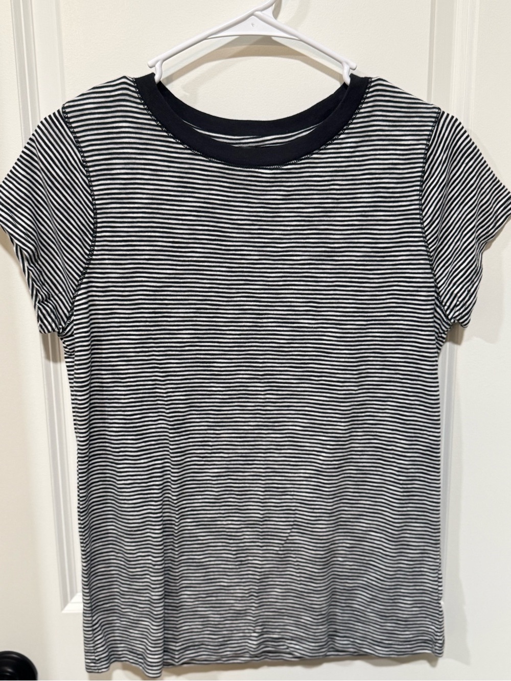 Universal Thread Black & White Striped Short Sleeve Tee